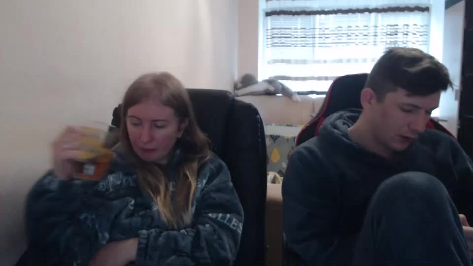 jenisandpeter Cam Model Chat December 12, 2025