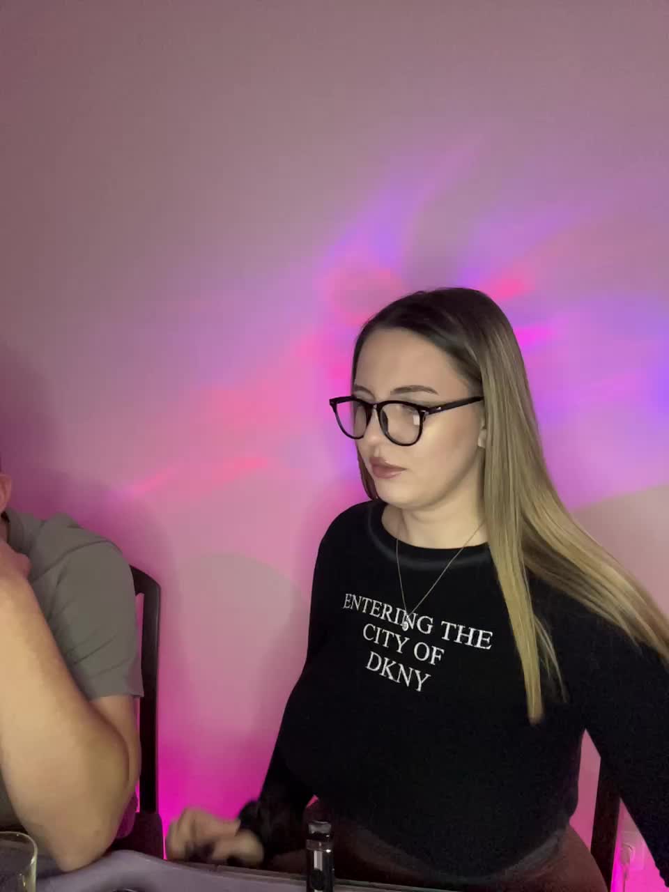 Cris_Mi Cam Model Chat December 12, 2025