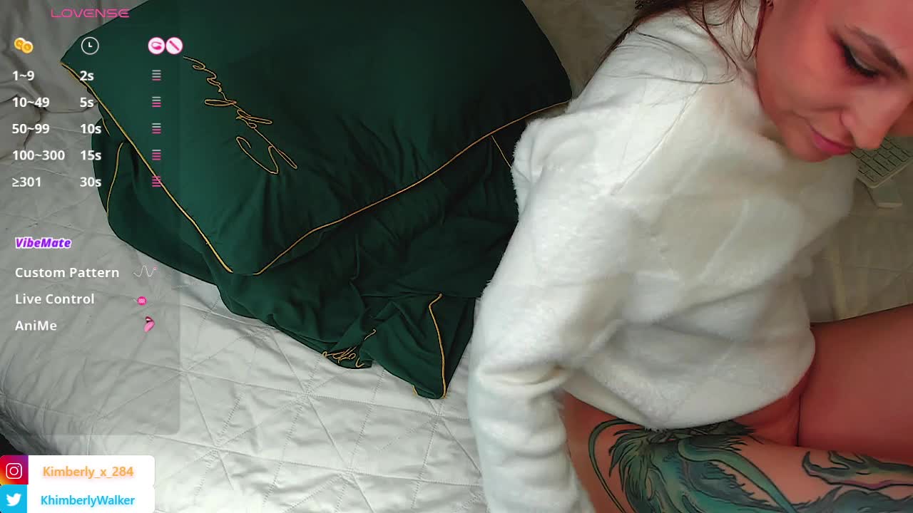 QueenAfina Cam Model Chat December 12, 2025