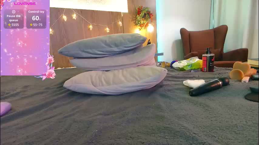 aurora_radiance Cam Model Chat December 12, 2025
