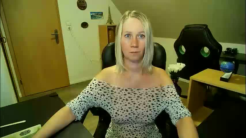 _korall_ Cam Model Chat December 12, 2025
