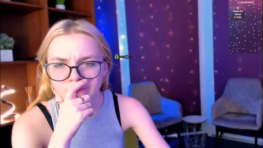 luna_tin Cam Model Chat December 12, 2025