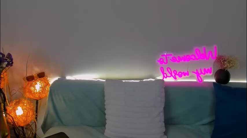 lucia_lucky Cam Model Chat December 12, 2025