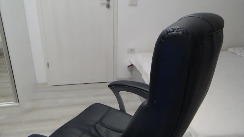 blue_eyes96 Cam Model Chat December 13, 2025