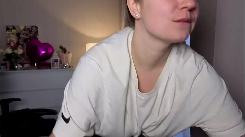 sexmoon11 Cam Model Chat December 14, 2025