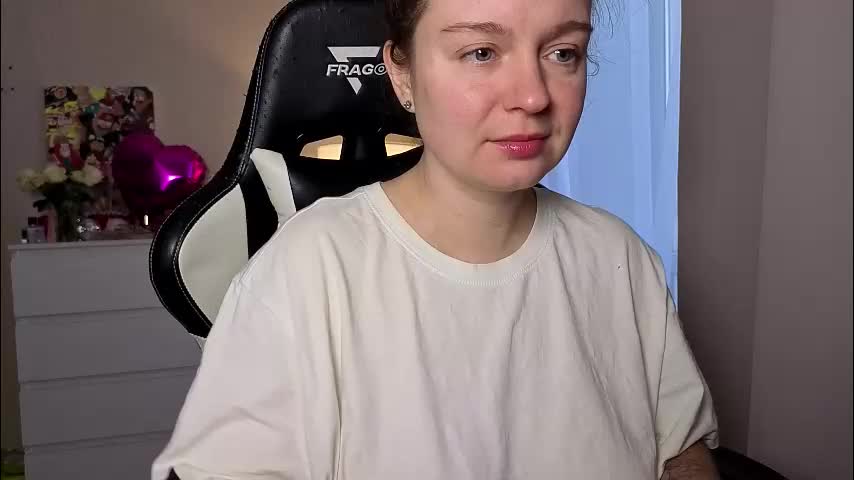 sexmoon11 Cam Model Chat December 14, 2025