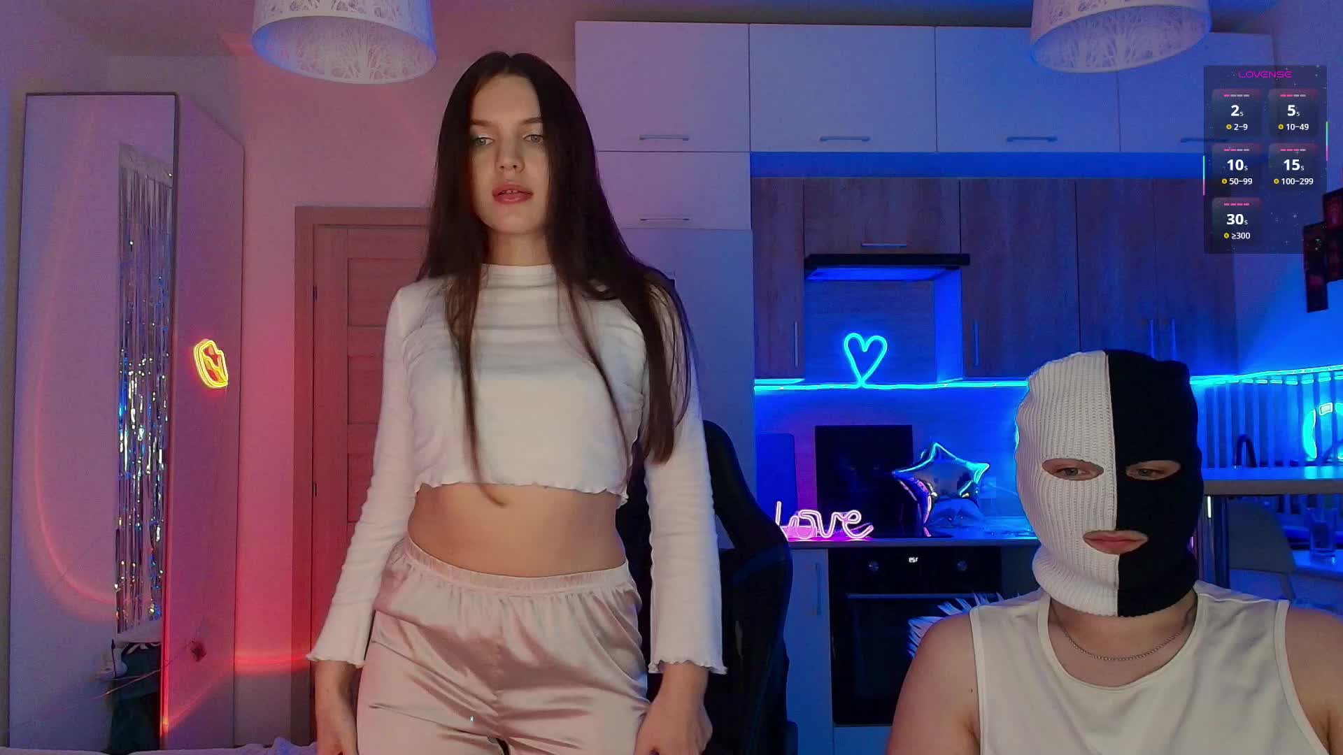 TwiceAsHotXXX Cam Model Chat December 14, 2025