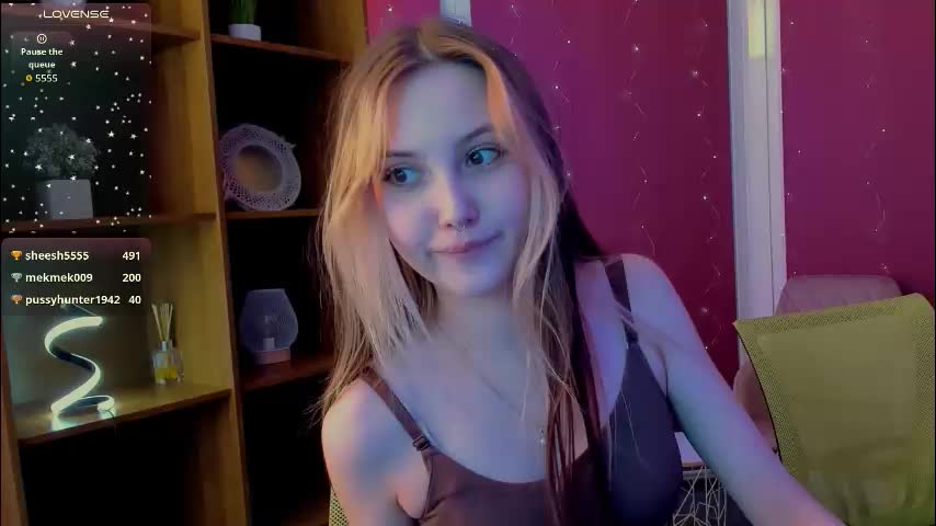 luna_tin Cam Model Chat December 14, 2025