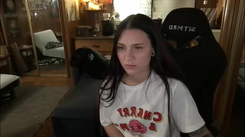 incognitoqueen Cam Model Chat December 14, 2025