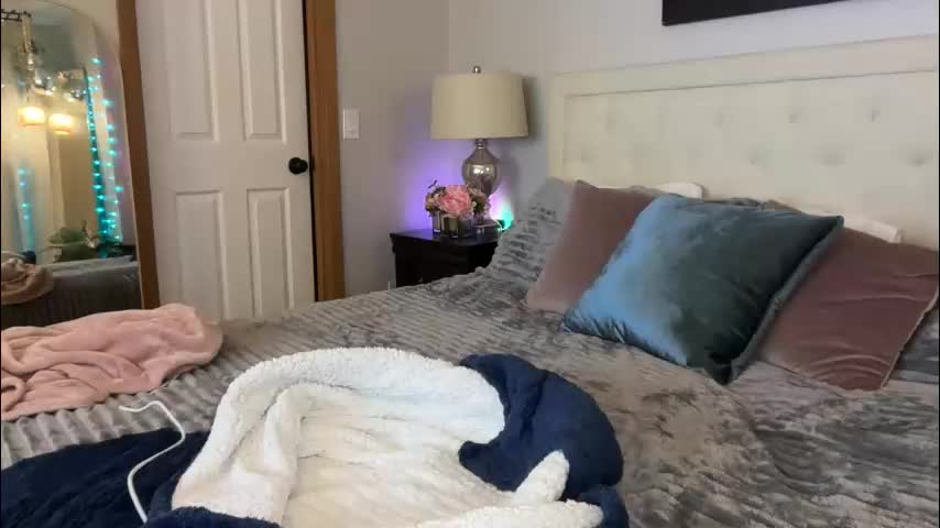 officiallyonlytams Cam Model Chat December 14, 2025