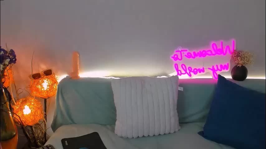 madis0n_crystal Cam Model Chat December 14, 2025