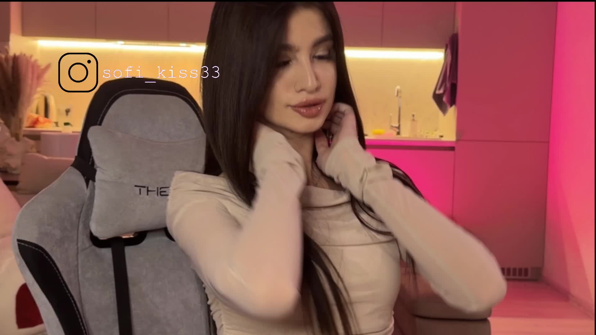 Sofi-Mi Cam Model Chat December 14, 2025