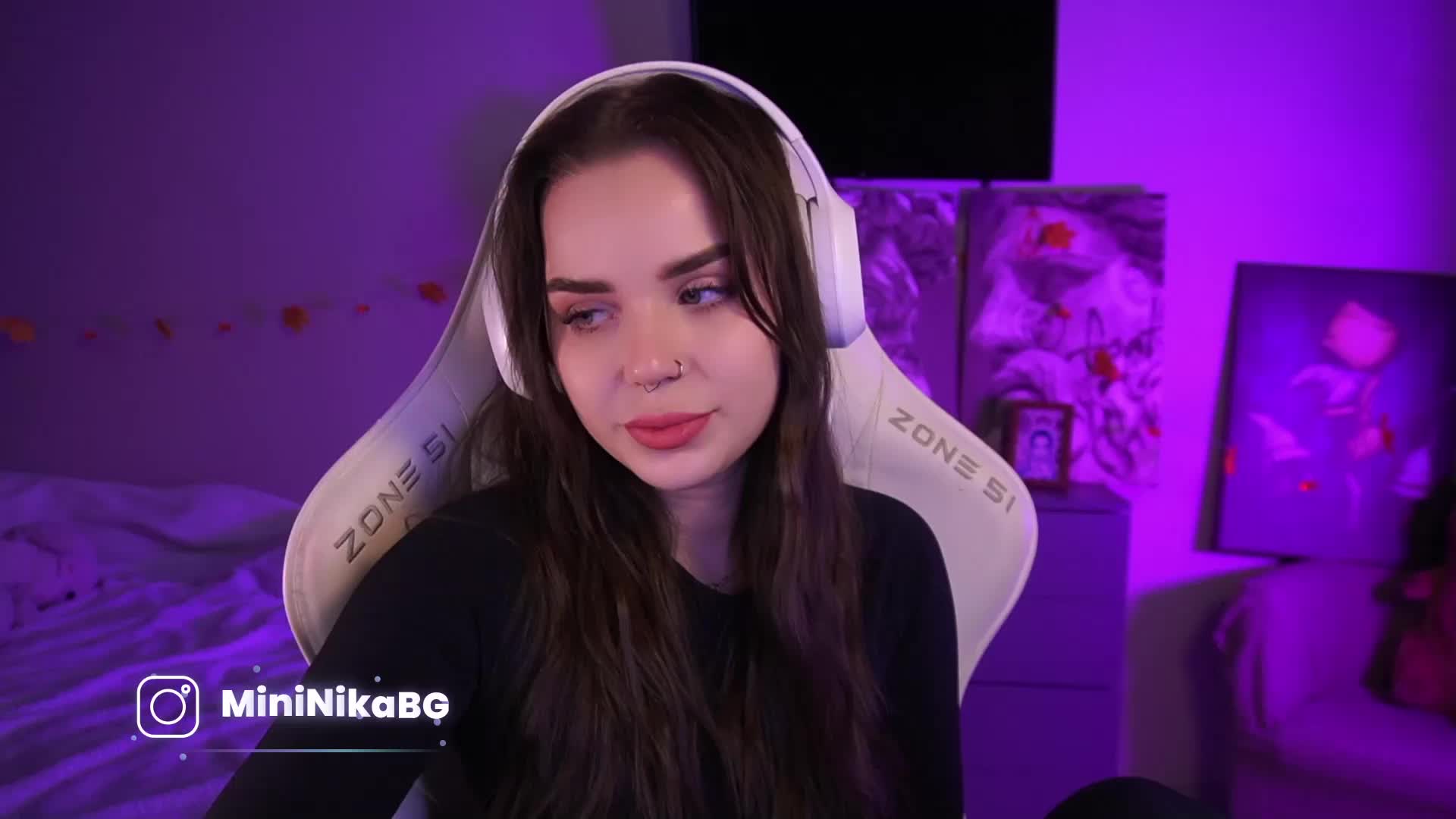 MiniNika Cam Model Chat December 14, 2025