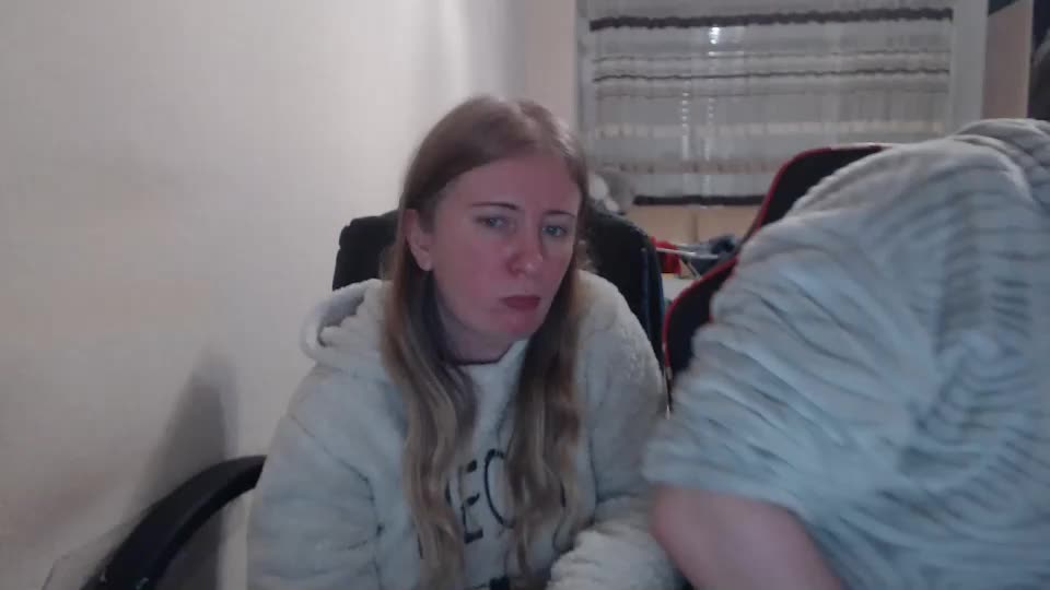 jenisandpeter Cam Model Chat December 15, 2025