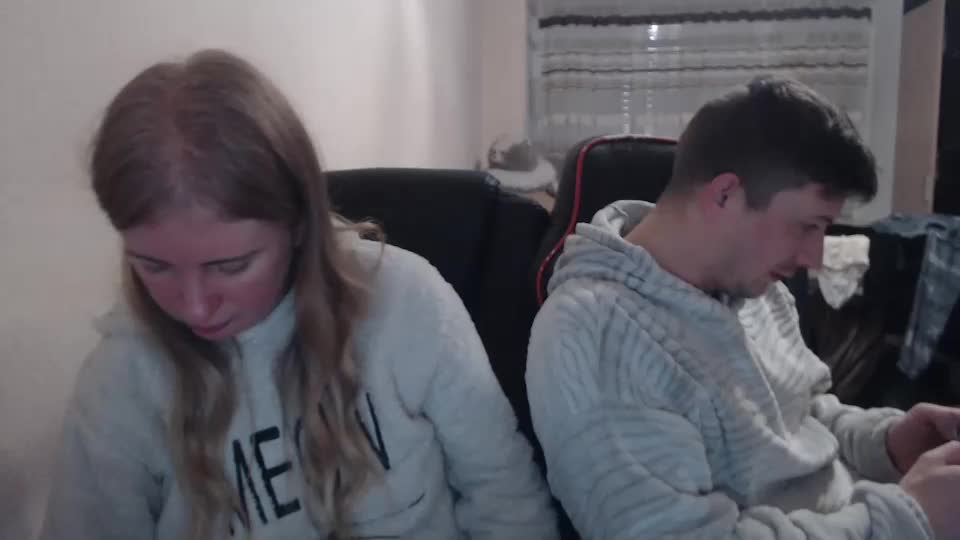 jenisandpeter Cam Model Chat December 15, 2025