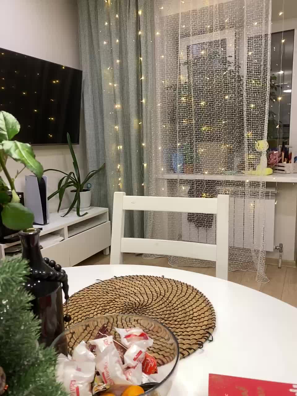 YuGoVi Cam Model Chat December 15, 2025