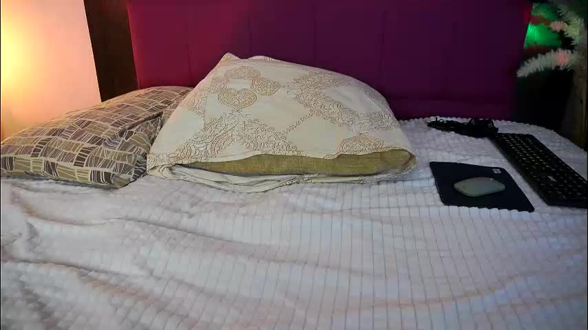 holyyy_fuck Cam Model Chat December 16, 2025