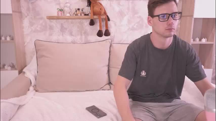 fluffy_hat Cam Model Chat December 16, 2025