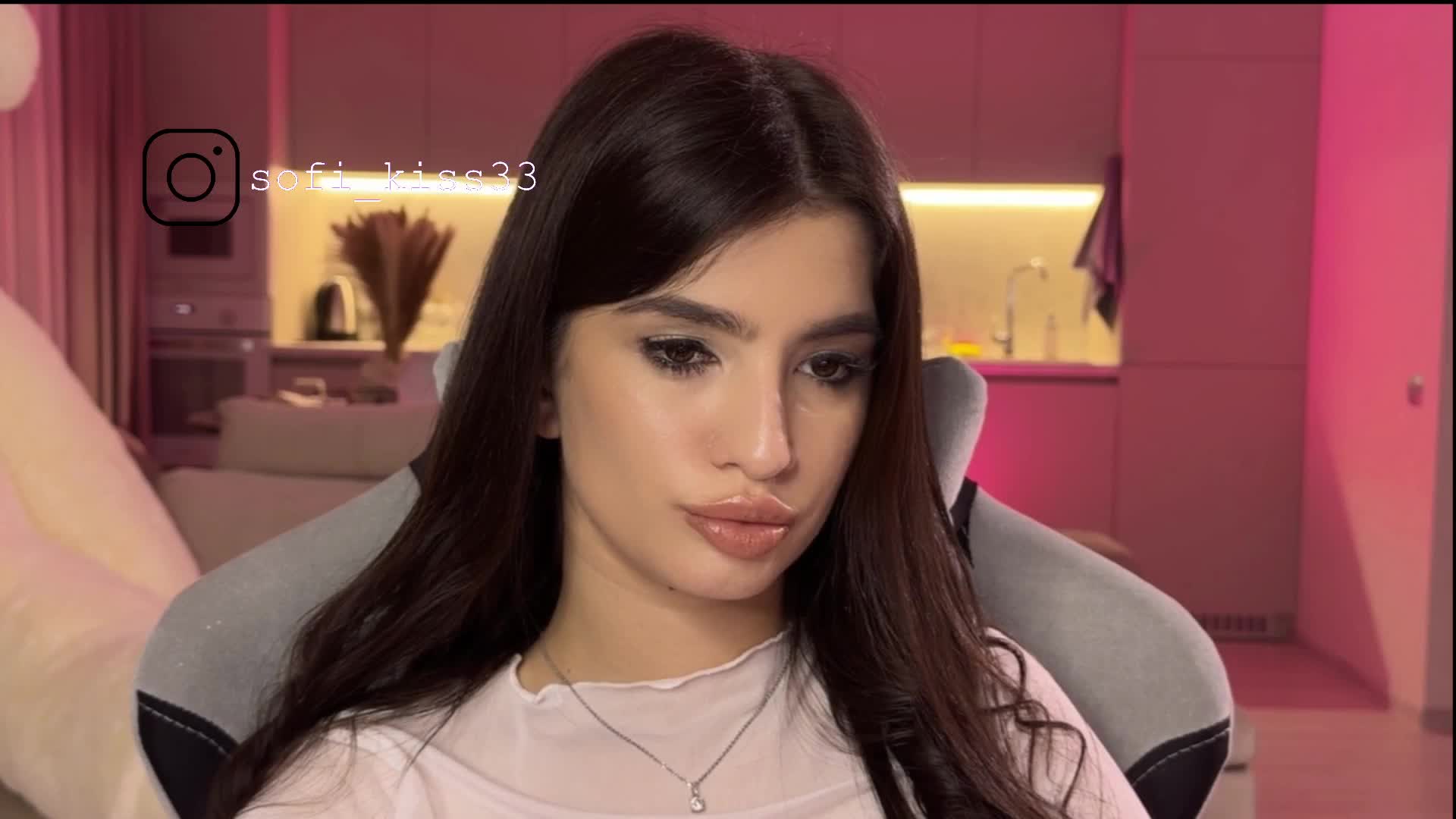 Sofi-Mi Cam Model Chat December 16, 2025