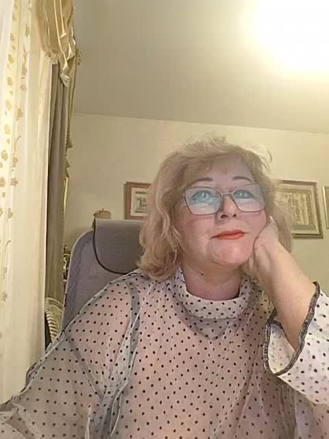 KarinkaSweet Cam Model Chat December 16, 2025