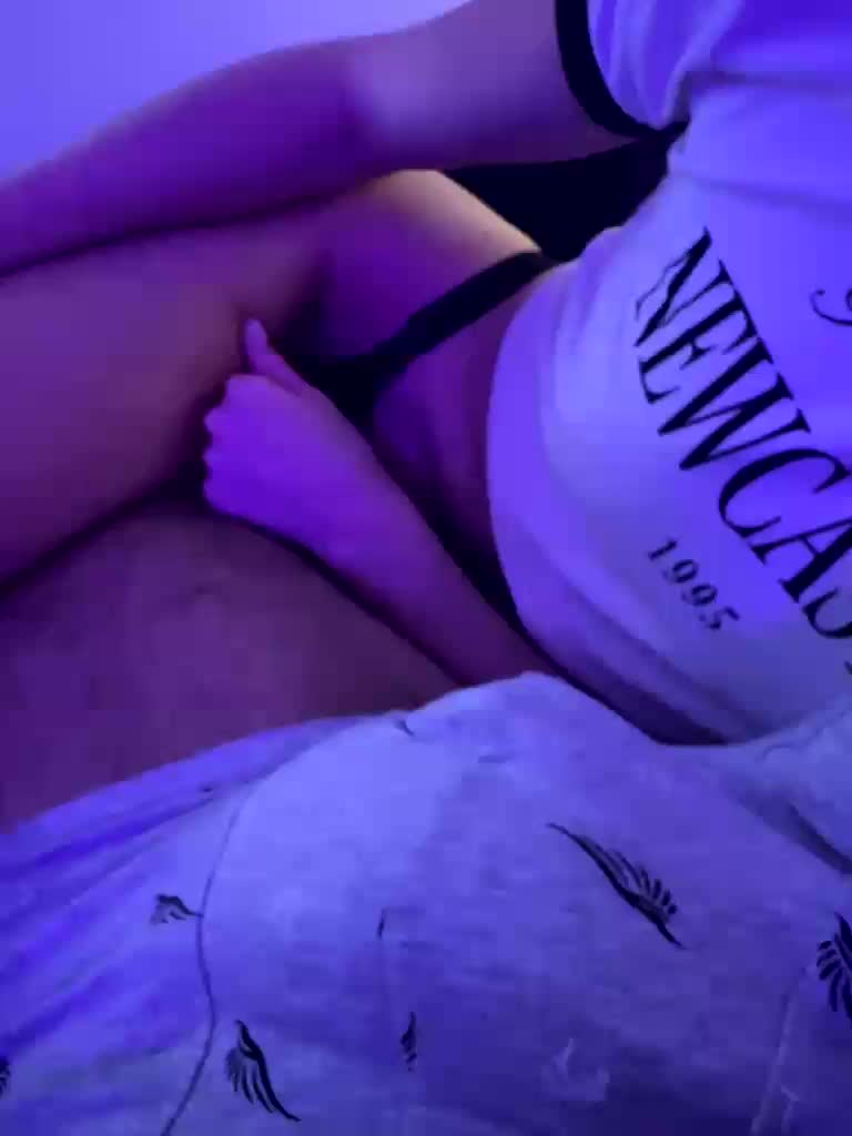 OhHoney Cam Model Chat December 17, 2025