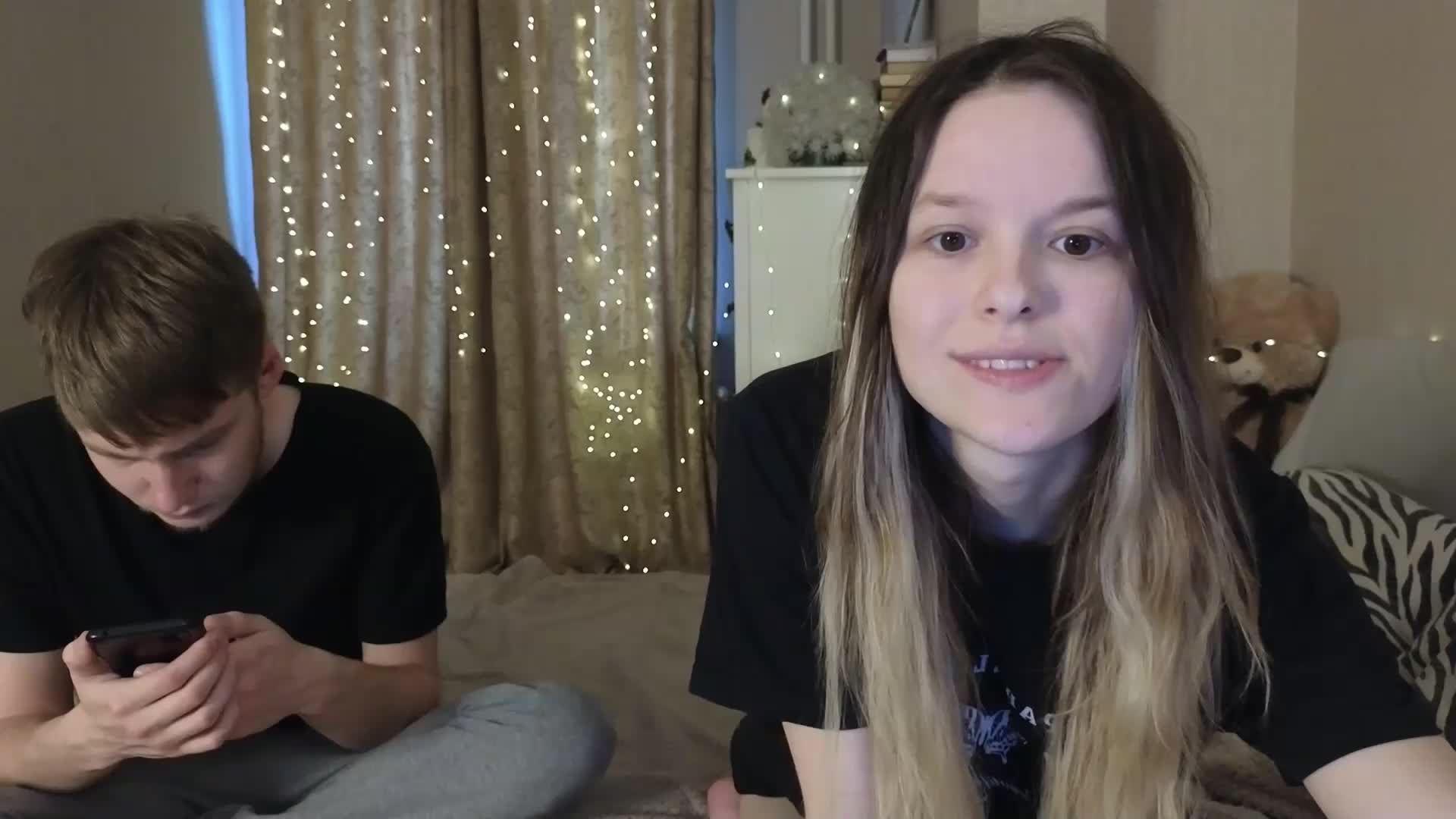 mali- Cam Model Chat December 17, 2025