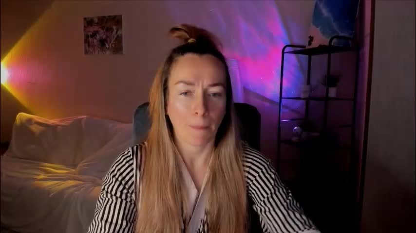 save_the_qween Cam Model Chat December 17, 2025