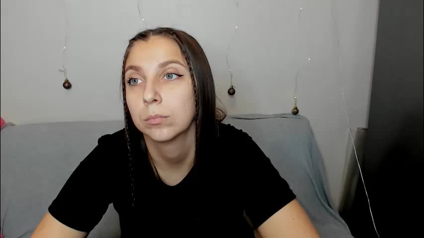 sinthiahug Cam Model Chat December 17, 2025