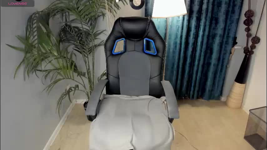 l1ka_one Cam Model Chat December 17, 2025