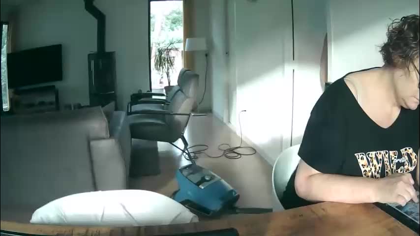 woodwurm Cam Model Chat December 17, 2025