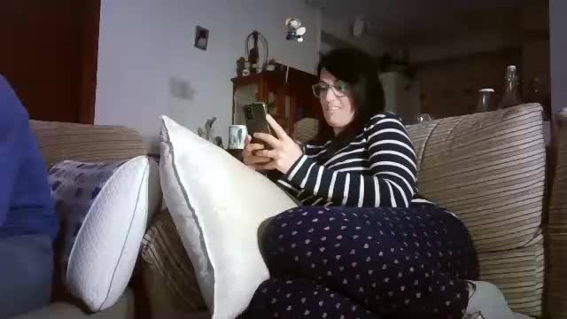 lolahueso Cam Model Chat December 17, 2025