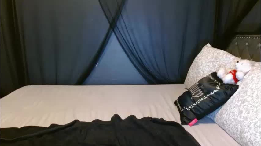 krystalblakexxx Cam Model Chat December 17, 2025