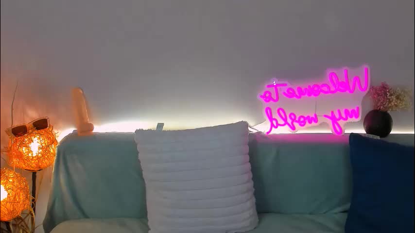 madis0n_crystal Cam Model Chat December 17, 2025