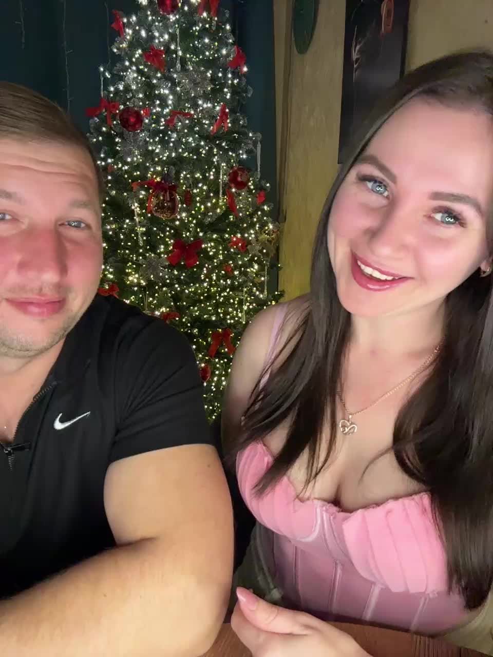 SladenkieVmeste Cam Model Chat December 17, 2025