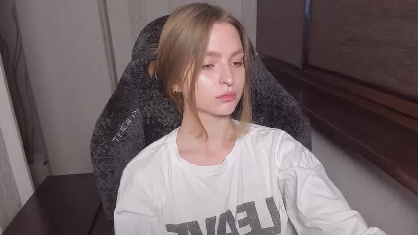 mollydangerous Cam Model Chat December 18, 2025