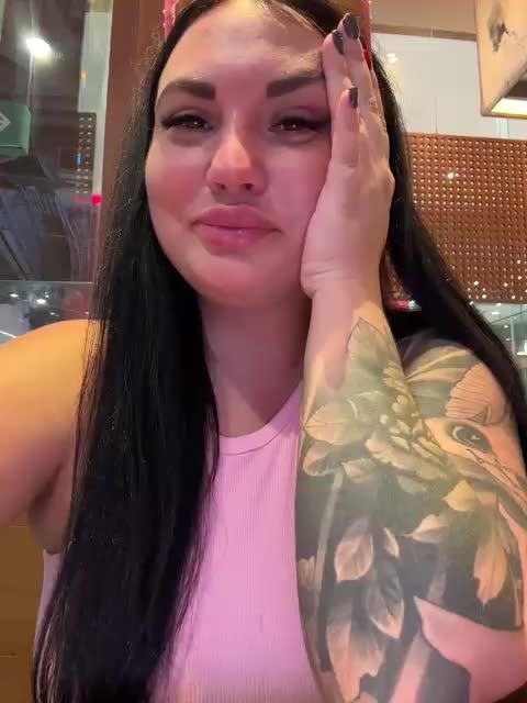 KROSHKA_N Cam Model Chat December 18, 2025