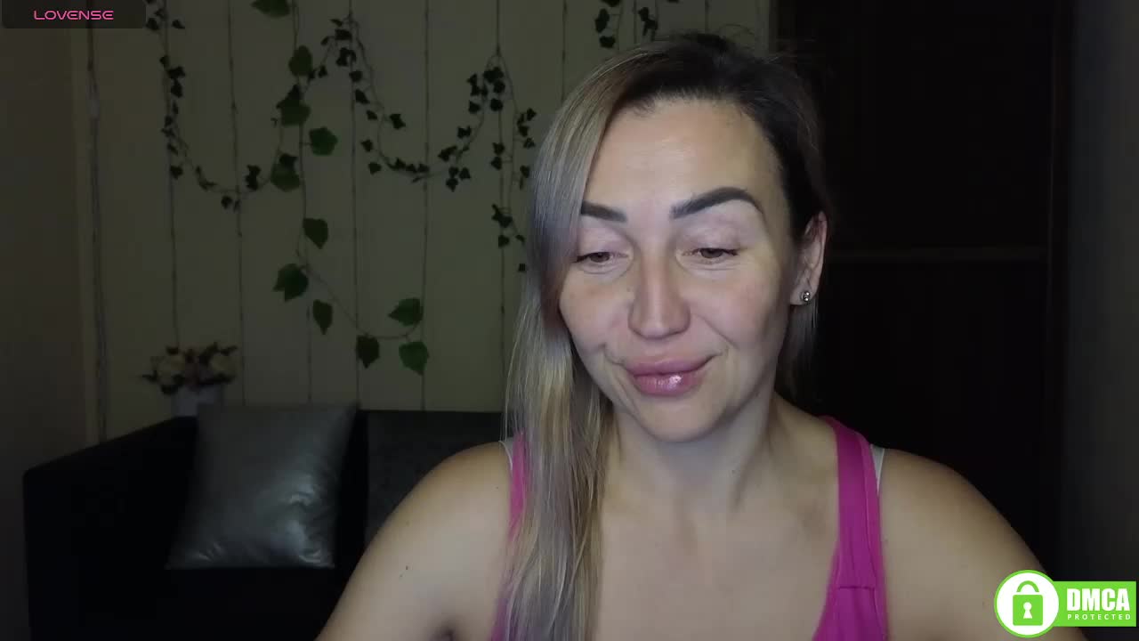 Jullyblondkiss Cam Model Chat December 18, 2025