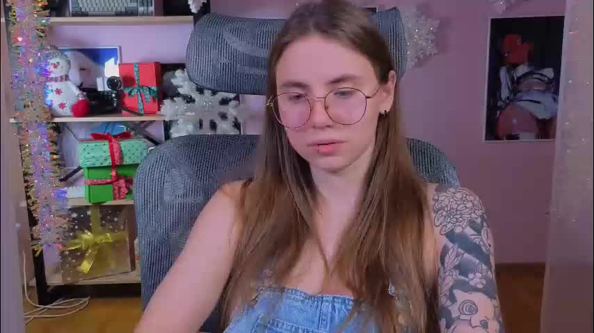 _lovelylove_ Cam Model Chat December 18, 2025