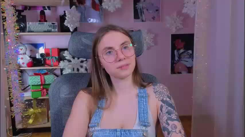 _lovelylove_ Cam Model Chat December 18, 2025