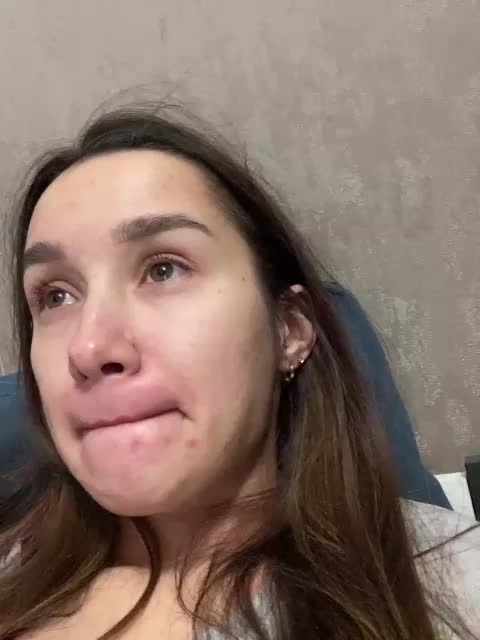 Queen-of-squirt Cam Model Chat December 18, 2025