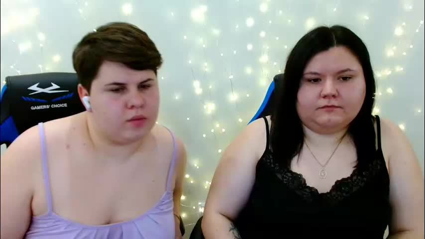 beckyandellen Cam Model Chat December 18, 2025