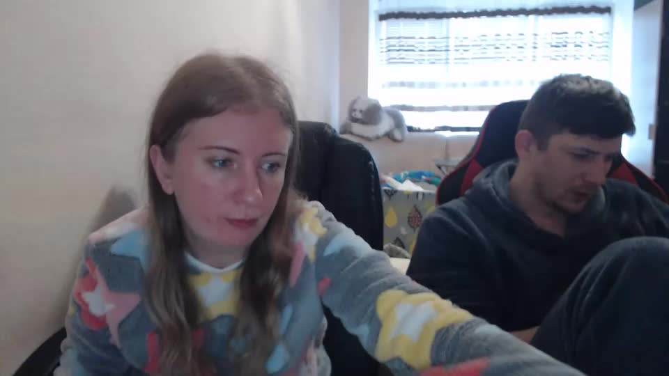 jenisandpeter Cam Model Chat December 19, 2025