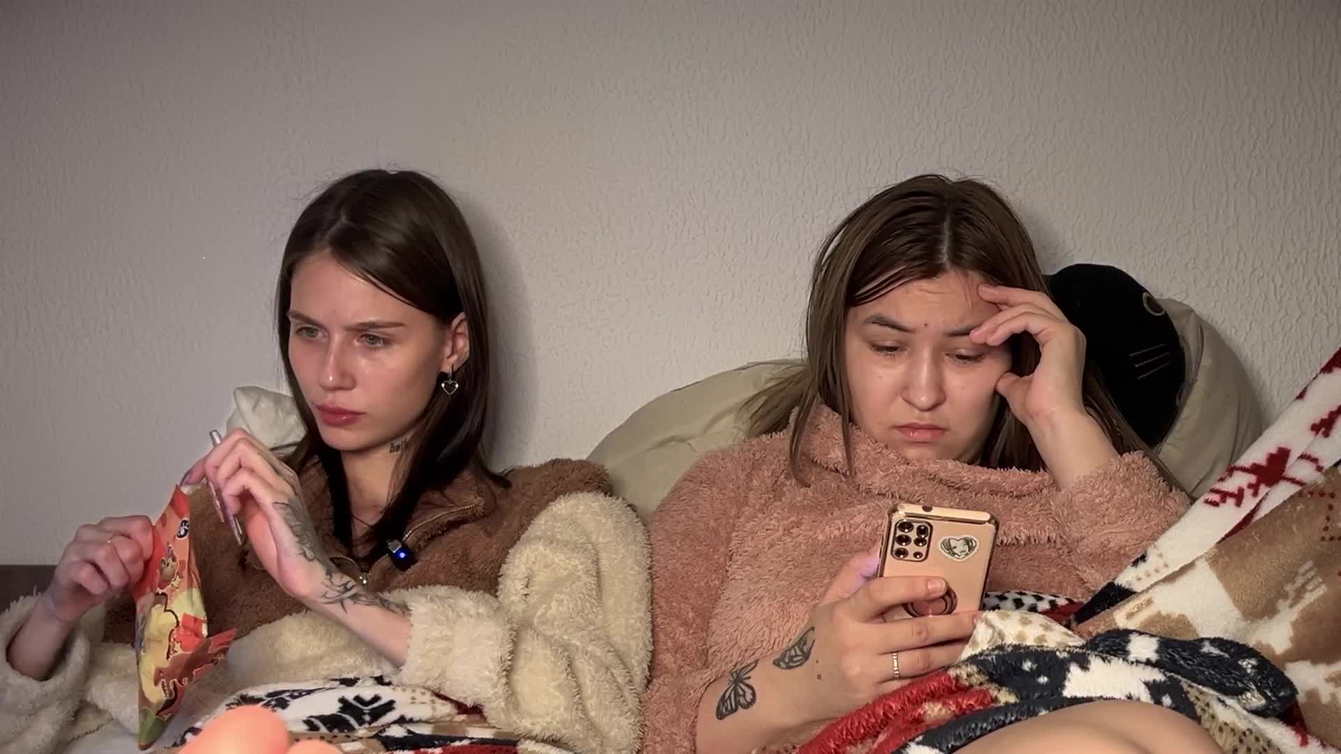 _Two_Chicks_ Cam Model Chat December 19, 2025