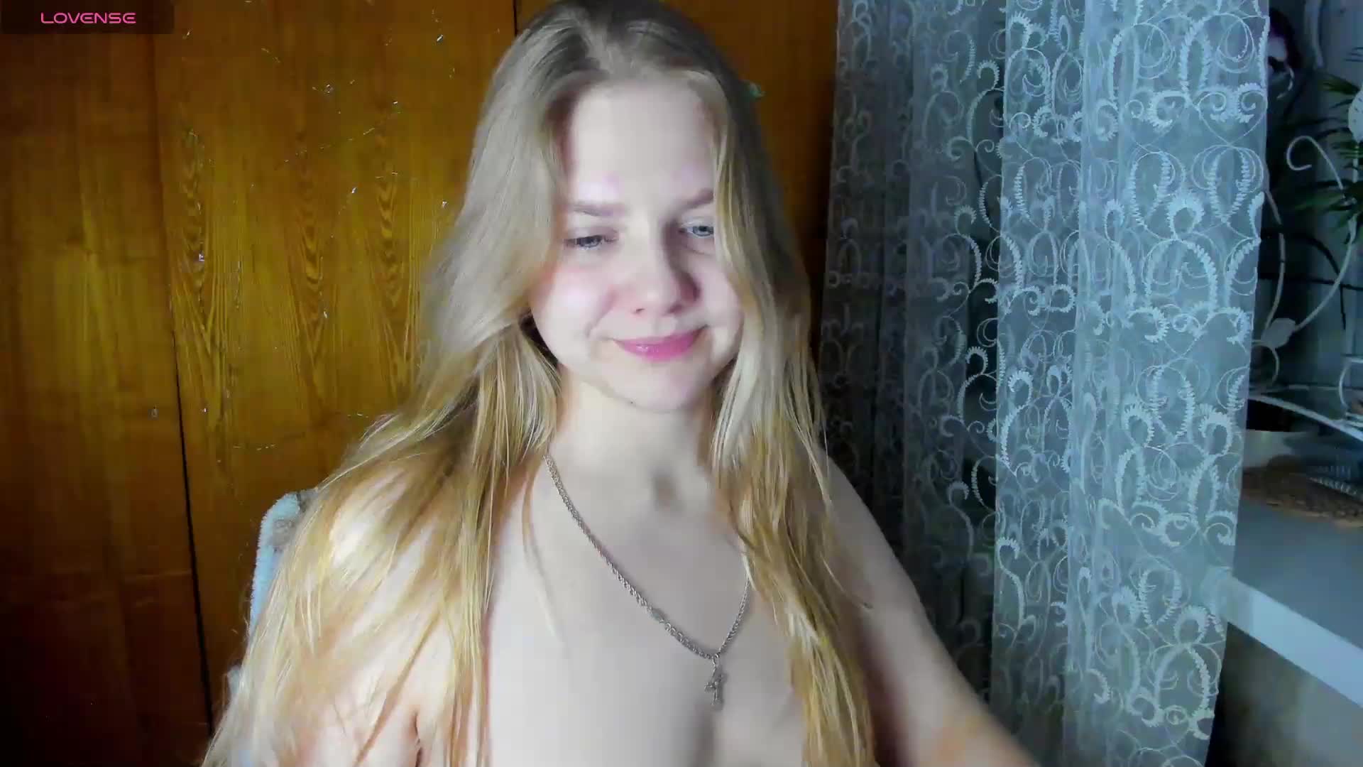 Emma-Frizea Cam Model Chat December 19, 2025