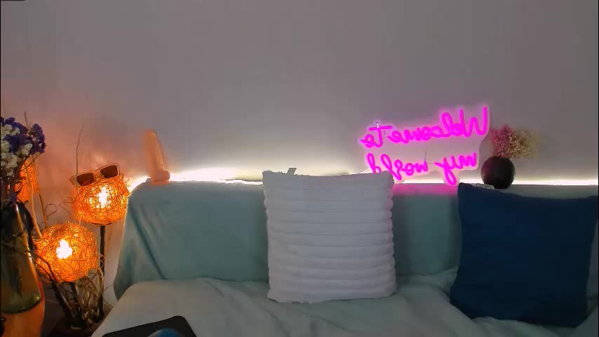 madis0n_crystal Cam Model Chat December 19, 2025