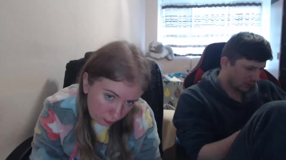 jenisandpeter Cam Model Chat December 19, 2025