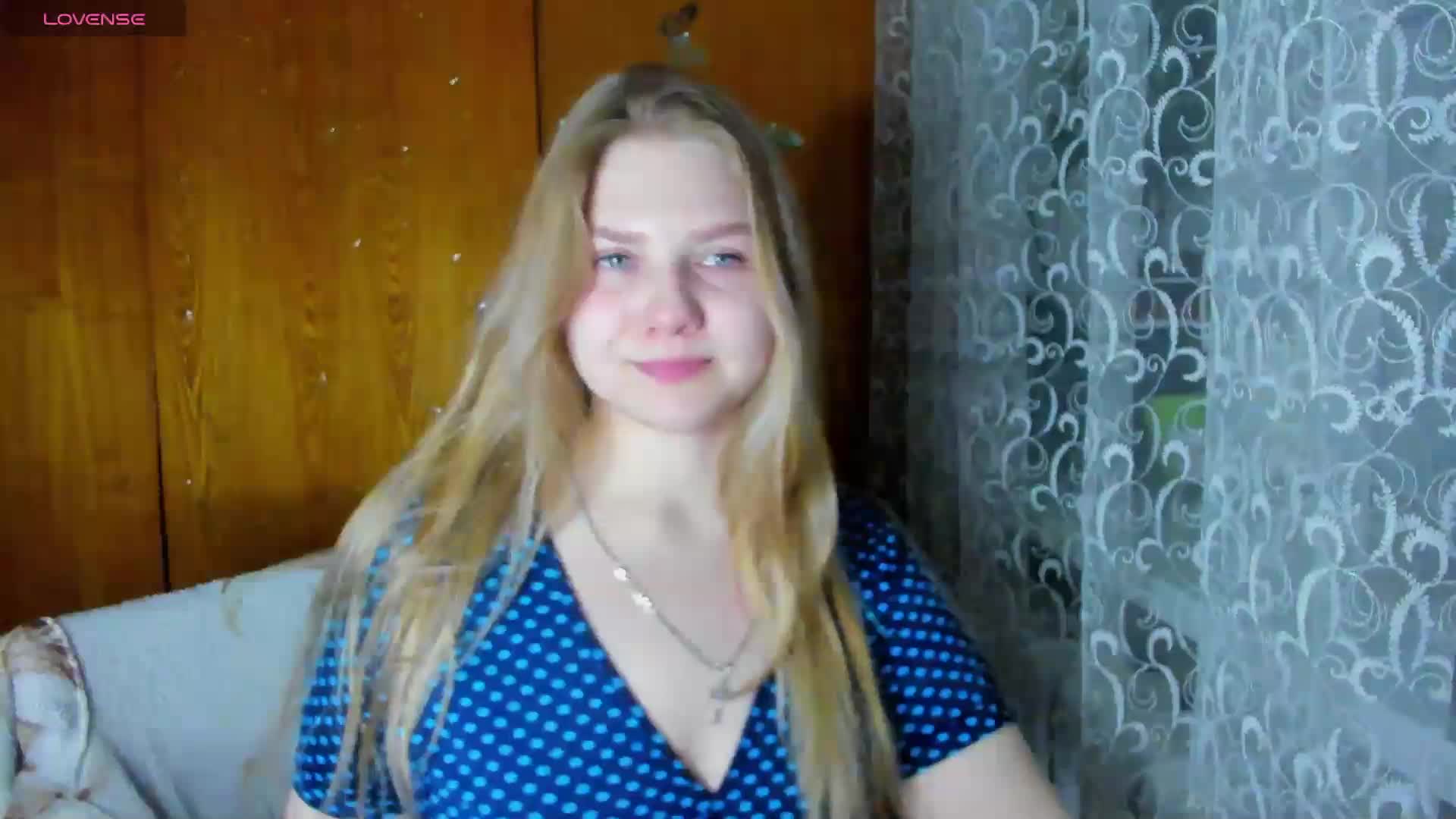 Emma-Frizea Cam Model Chat December 19, 2025