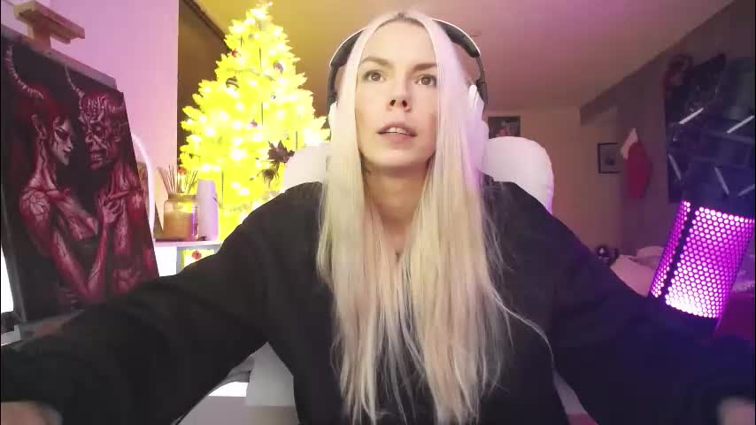 tinykylie Cam Model Chat December 19, 2025