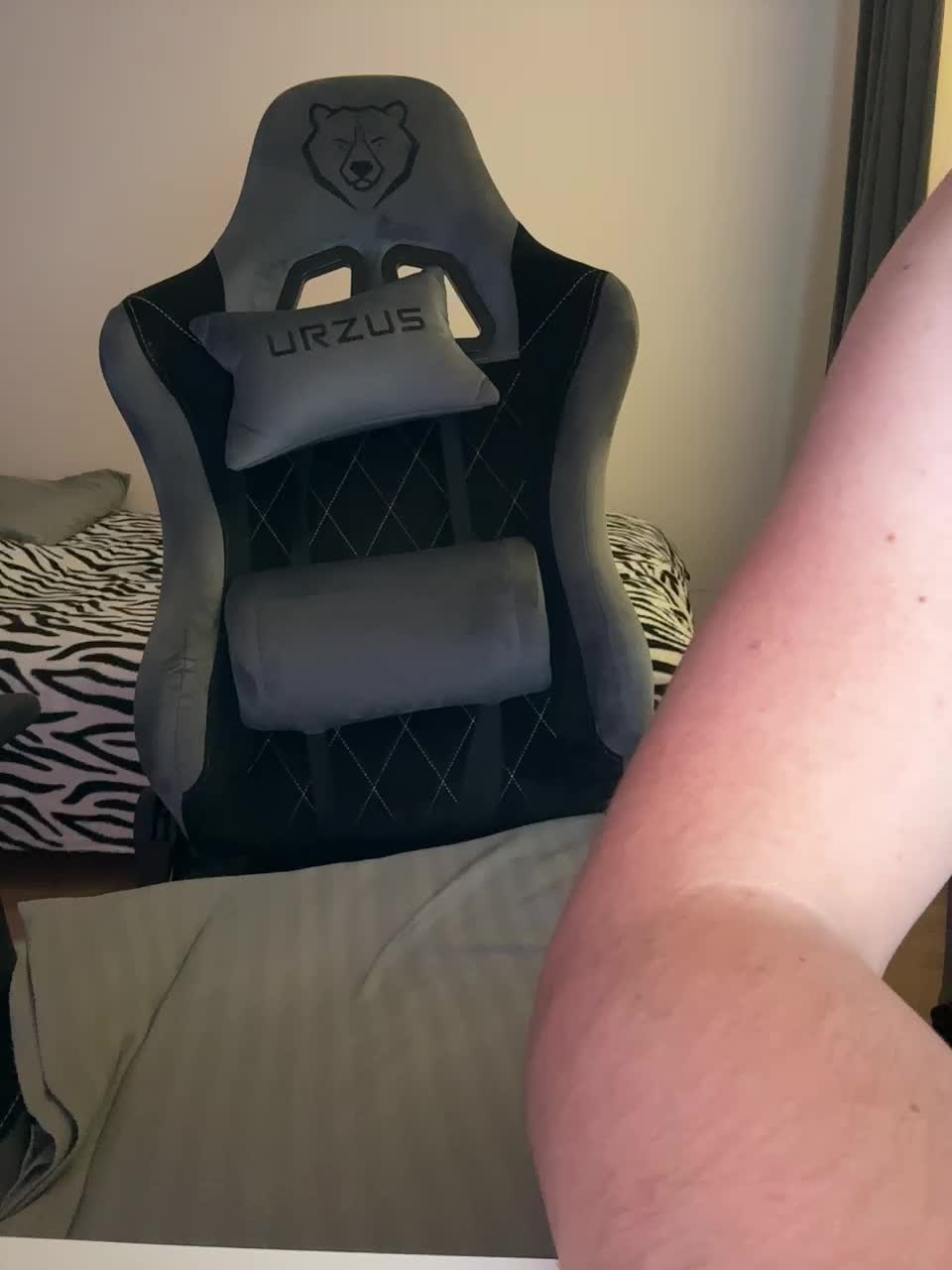 _M_O_L_O_K_O_ Cam Model Chat December 20, 2025