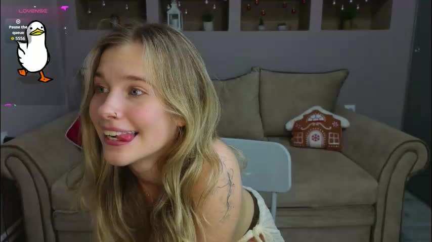 lynntiny Cam Model Chat December 22, 2025